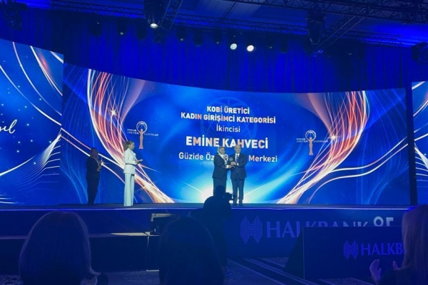 EYGEV Erzurum Şube Kurucu Başkanı Sn. Emine Kahveci 2023 Halkbank Üreten Kadınlar Yarışması'nda KOBİ Üretici Kadın Kategorisinde İkinci Oldu