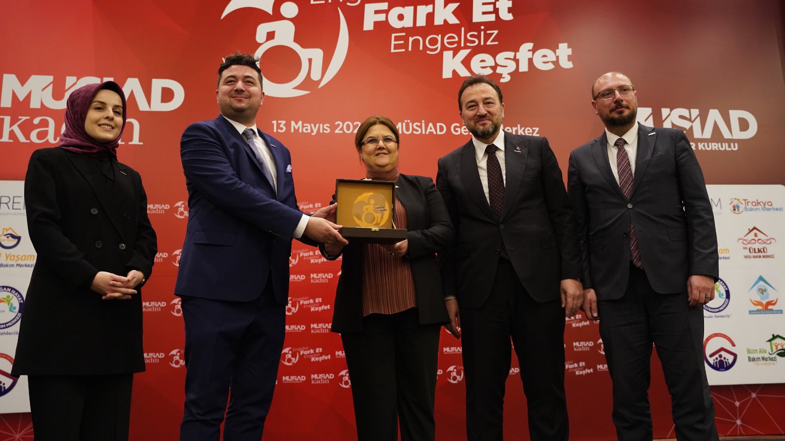A Plaque of Appreciation was presented to our Chairman ÜLKÜ by the Minister of Family and Social Services Derya YANIK